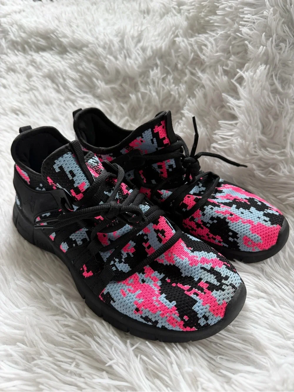 NWOT Women’s Size 10 Knit Sneakers Pink Blue Black Camo Athletic Shoes